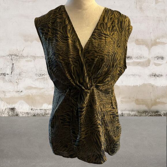 Halogen NWT Twist Front Top In Olive Black Splice Animal-Size Small - Picture 1 of 6